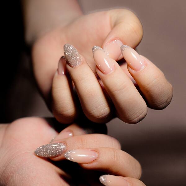 Statement nail art
